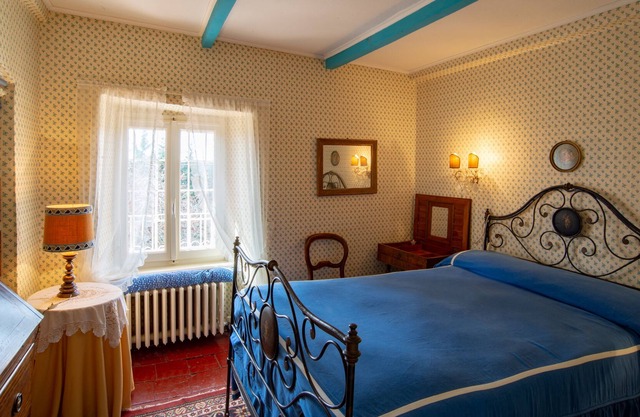 La Villa nel Bosco, a balcony overlooking the lake and the mountains!