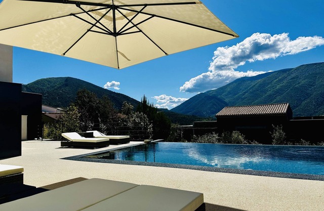 La "villa Romy" Piscine et Spa Face au Ventoux en Provence