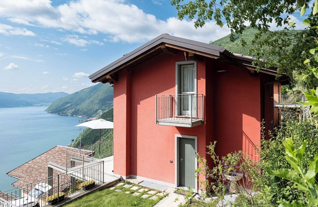 La Villetta - Perfect holiday home with garden, lake view and pool
