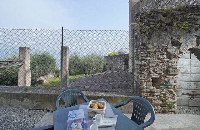 La vista dal borgo - Two Bedroom House, Sleeps 5