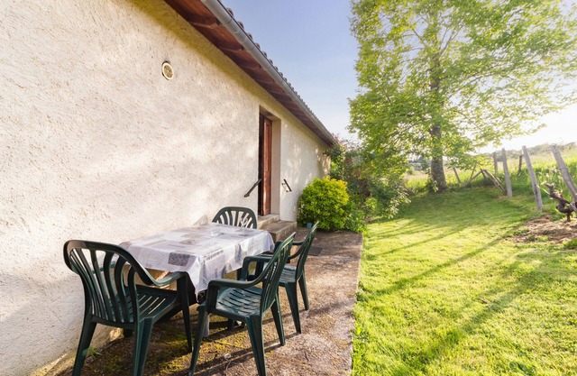 La Vue Verdoyante - ideal for 2 adults & 2 children - 9 km from Figeac