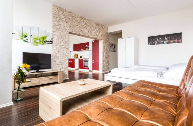 LA03 Holiday apartment in a quiet location with a large dining room and free W-LAN in Langenfeld