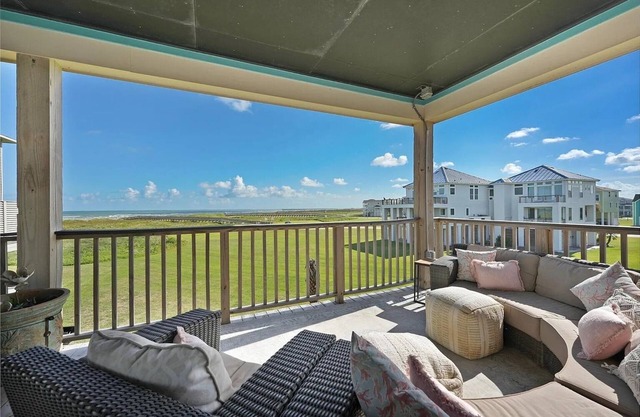 Labor Day Deal - Beachfront - Direct Beach View