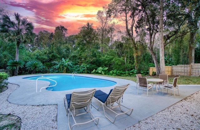 Labor Day Getaway! Luxe Poolside Escape Grill In Julington Creek~Sleeps 10