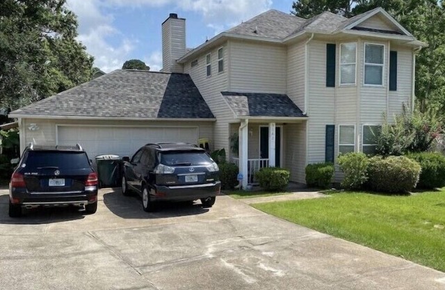 LABOR DAY SPECIAL: SPACIOUS HOME NEAR DOWNTOWN & BEACHES! PETS OKAY, SLEEPS 8 +