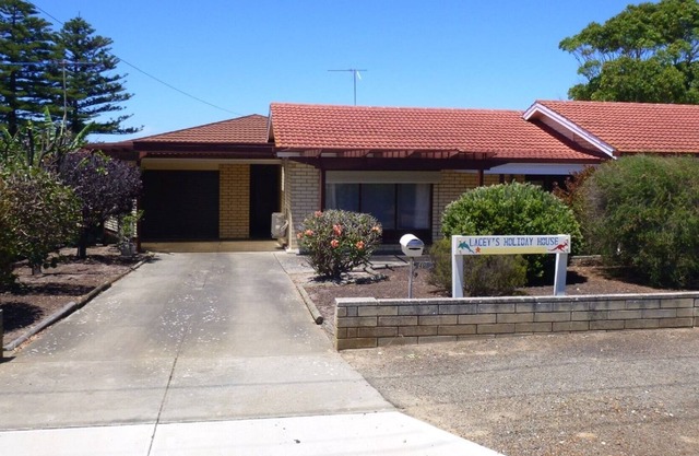 Laceys Holiday House