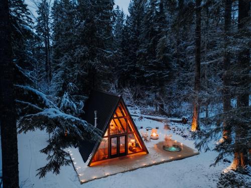 Lafa Cabin - Luxe A Frame Retreat with Hot Tub, Sauna, Firepit- 5 Min to Mt Rainier
