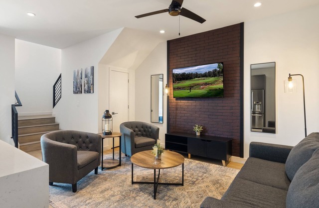 Lafayette - 3 Units - Jacuzzi - Heart of Old Town