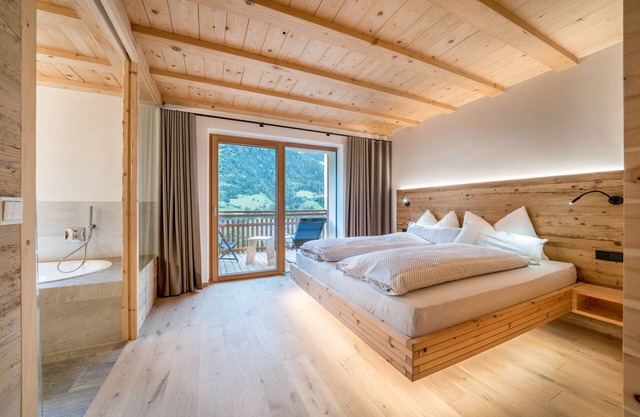 LAGAR holiday flat Stamer Hans' with private garden terrace and mountain view