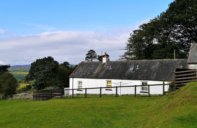 Laghead Steading Cottage - a cottage that sleeps 4 guests in 2 bedrooms