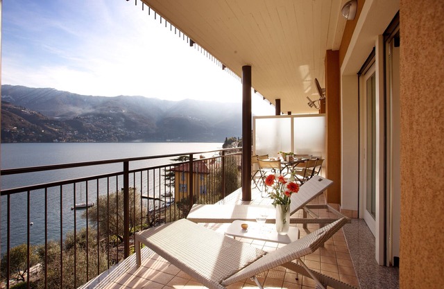 Laglio Ribolla Azzuro with lake view and pool by Italian Apartments.