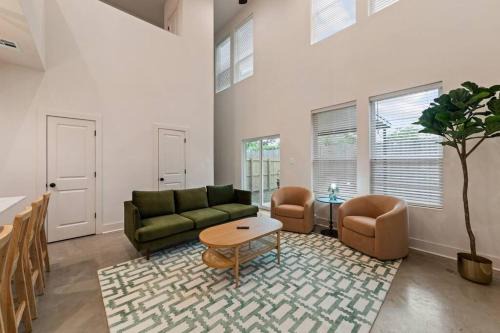Lagniappe House Cajun Country Gem King Bed