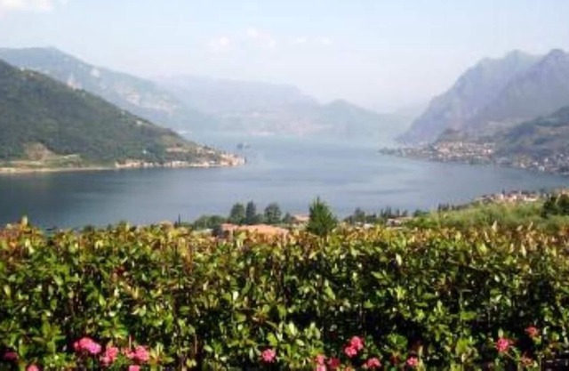 Lago d'Iseo-flat,private garden in residence with swimmimngpool
