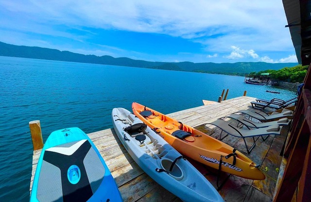 LAGO DE COATEPEQUE , CASA GRANDE Y SUPER COMODA, VEN Y DISFRUTA TUS VACACIONES!