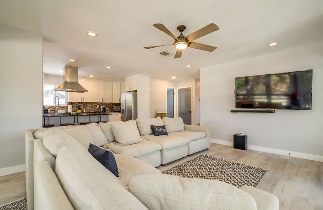 Lago Vista Vacation Rental w/Fireplace!