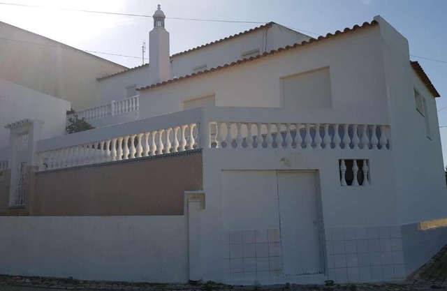 Lagoa five bed house By Red Ba Serviced Accommodation UK