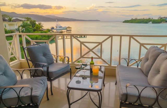 Lagoons Penthouse, 4 bedroom/4 bathroom