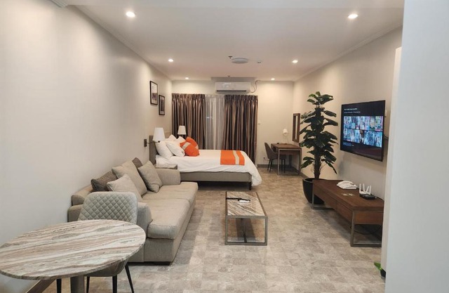 LaGrande Residence Jacuzzi & Shower 10th FLR Unit