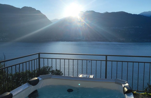 LAGUNA BLU - Dream Villa with panoramic Jacuzzi on Lake Como