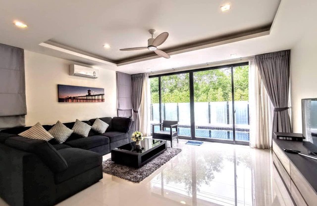 Laguna Park with pool on the 1st floor