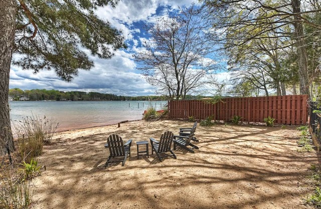 Laid Back Lake Life by AvantStay | Waterfront View