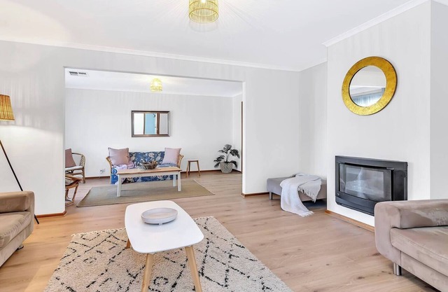 Laidback Seaford Family Retreat 200m from Beach