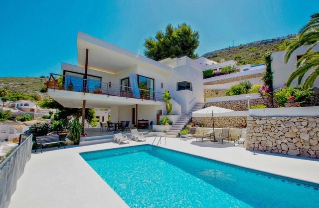 Laja - panoramic hillside holiday house in Moraira