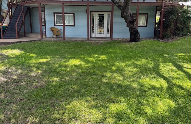 Lake access home in the Hill Country! Less than 1 min walk to boat ramp