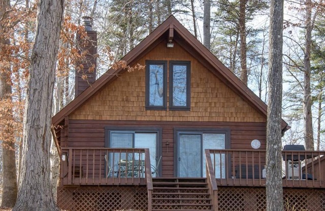 Lake Anna Sunrise- Waterfront Home, Wide Views, Public & Private Side Access