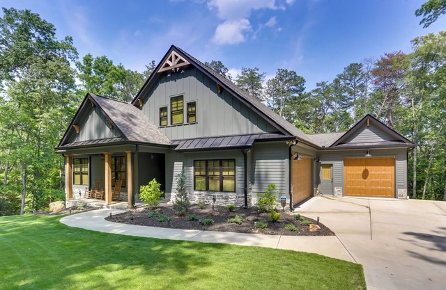 Lake Arrowhead Home w/ Hot Tub + Screened Porch!