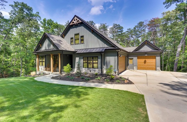 Lake Arrowhead Home w/Hot Tub & Gameroom!