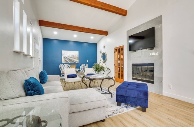 Lake Arrowhead Hideaway w/Deck & Hot Tub
