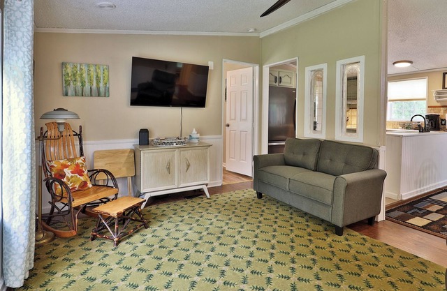 Lake Bomoseen Bungalow: 3BR/3BA. Private Boat Dock