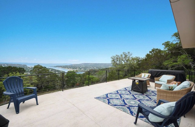 Lake Buchanan Retreat w/Hot-Tub