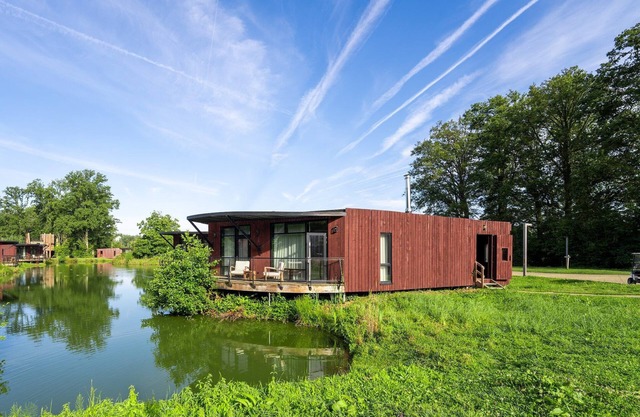 Lake Bungalow Escape