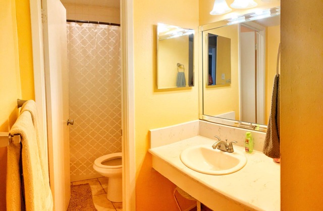 Lake Conroe First Floor waterfront condo…in Walden community!