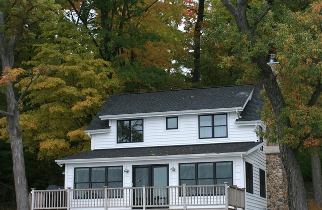 Lake Cottage with amazing sunset view on Lake Tippecanoe