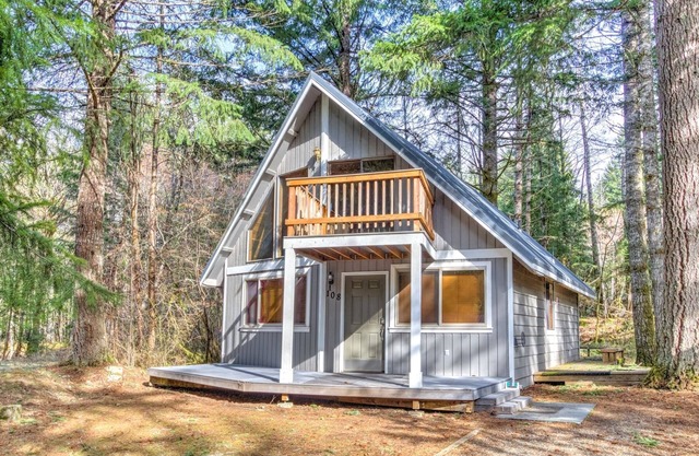 Lake Creek Cabin | 1 Bed, 1 Bath