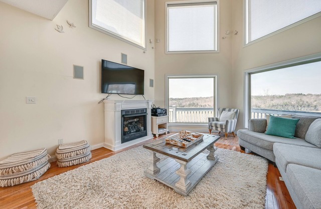 Lake Cumberland Home w/Hot Tub & Game Room