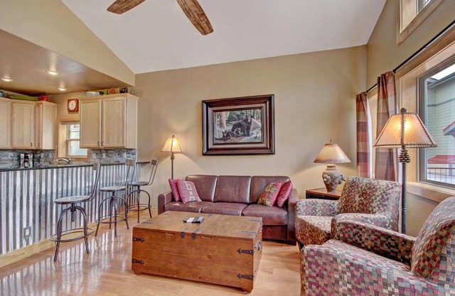 Lake Dillon Luxury: Ski, Dine, Hike, Bike, Boat, Kayak, Shop, Relax, Repeat!