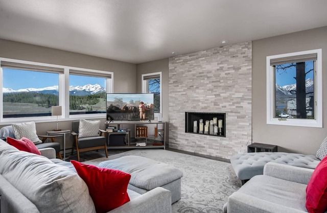 Lake Dillon Retreat Townhome: Panoramic Lake, Mountain Views