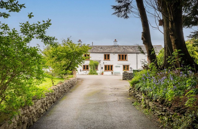 lake district - hot tub, pet friendly, enclosed garden