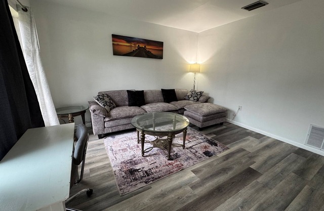 Lake Eola view 1 bedroom Thornton Park