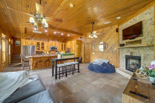 Lake Eufaula Cabin with Hot Tub and Large Deck
