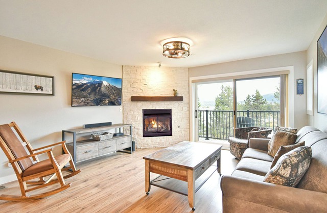 Lake Forest Lakeside Condo: Mountain, Lake Views