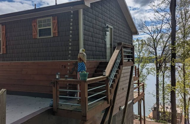 Lake front 2-BR cabin,Guntersville Lake in Scottsboro, AL with spectacular views