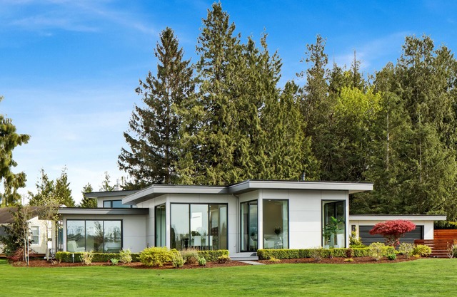 LAKE FRONT DREAM RETREAT PROPERTY