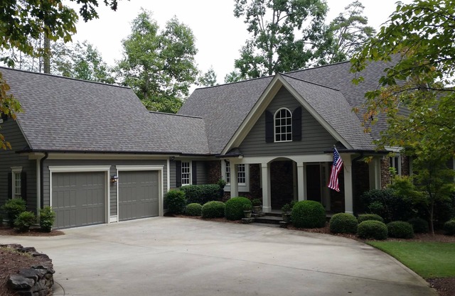 Lake Front & Golf Course View 4 Bed/4.5 Bath in Reynolds!