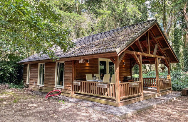 Lake front home in Grathem with kitchen