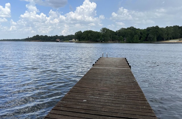 Lake Front Huge Verandas New Appliances w/Paddleboard Jon Boat electric motor